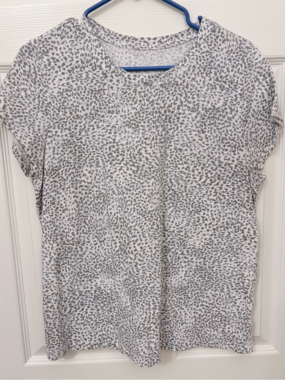 Women's Athleta White and Gray Leopard Print Short Sleeve Top